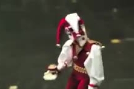 عروسک گردانی زیبا(کسی اسم اهنگ بلده ممنون میشم)