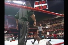 کشتی کچ؛ مسابقه مهیج Mankind (Mick Foley) در برابر The Rock برای کمربند WWF Championship در Raw 1999/01/04
