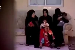 به خبرنگاره میگه ۱۷ تا زن دارم خبرنگاره بهش میگه من یه دونه دارم تا قیامت بهش میخنده 😂😂