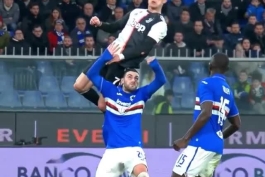 ویدیویی فوق العاده زیبا از یکی از بهترین گل های بهترین بازیکن تاریخ در بیانکونری 🤍🖤👑 لذت ببرید ✨