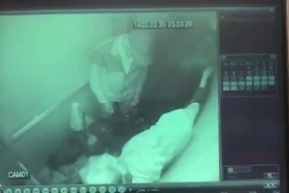 فیلم کامل از پدر و مادر بابک خرمدین هنگام انتقال جسد