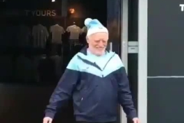 مهم ترین دستاورد اروپایی سیتی در نیم قرن گذشته این یارو مجارستانیه هست که لباس سیتی پوشیده