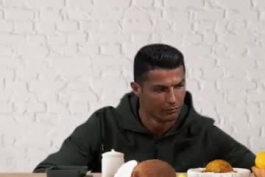 رونالدو و پوگبا با هم صبحانه میخورند 🍳 😂