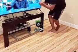 هی!رونالدو!اون کوکا ها رو بده بیاد اینور😂😂