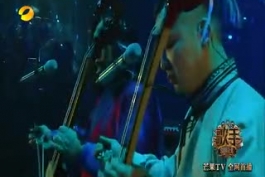 اجرای آهنگ زیبای مغولی "بهشت" توسط تانگر در برنامه چینی خواننده