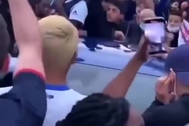 دیروز که مسی واسه طرفداران پاریس دست تکون میداد، هواداران پاریس میگفتن Puta barca...