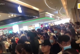 هجوم شهروندان چینی برای خرید آیفون ۱۳ آمریکایی!