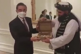 😐هدیه وزیر طالبان به وزیر خارجه چین (هدیه: یک کیلو تریاک😂😂)