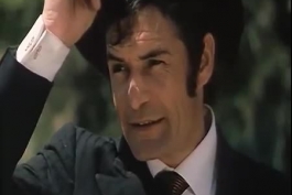 بخشی از حضور رضا بیک ایمانوردی در فیلم سینمایی ایتالیایی صندلی الکتریکی به سبک جنایی و درام محصول سال ۱۹۶۹ میلادی