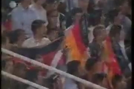 🔥نوستالژی، سلام نظامی هیتلری برگ ریزون ایرانی ها در هنگام پخش سرود ملی آلمان در ورزشگاه آزادی!!!