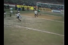 هایلایت عملکرد کرویف مقابل استون ویلا/ 1/4 نهایی جام یوفا 77/78