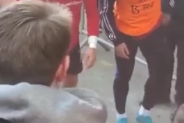 ویدیو حمله ی کریس رونالدو به کودک هوادار اورتون پس از پایان بازی با اورتون 