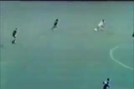 هایلایت عملکرد کرایف مقابل ستارگان جهان 1978، 50 دقیقه از بازی/ بکن باوئر و کرایف در یک تیم