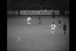هایلایت عملکرد کرایف مقابل اتلتیکو مادرید/ برگشت نیمه نهایی جام باشگاه های اروپا 70/71( 50 دقیقه از بازی)