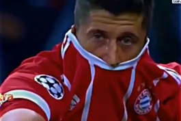 عروس بایرن مونیخ نگاه کنه یاد بگیره😂😂😂😂😂