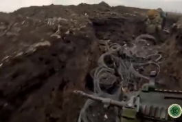 اتک مولایی سربازان اوکراینی به خندق روس ها با فیلمبرداری حرفه ای،از دستش ندین واقعاً دیدنیه🫡