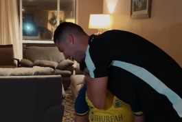 ویدیوی کامل پسر بچه ای که تو هتل اسپیناس به آرزوش رسید و با کریس ملاقات کرد