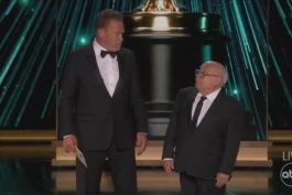 لحظه جالب مراسم اسکار / وقتی دنی دویتو و آرنولد خصومت خود را به کیتون به خاطر فیلم های بتمن نشان میدهند 