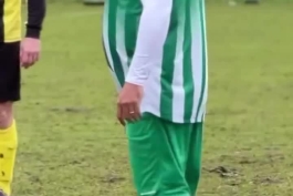 بازی کردن رونالدو نازاریو با اضافه وزن شدید در لیگ آماتور انگلیس! (فیلم)