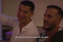 دلیل قهرمان نشدن رونالدو در جام جهانی و نگرفتن توپ طلا جورجینا چون دائم از رونالدو میخواد آواز بخونه و برقصه