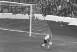 گل زیبای بکن بائر به یاشین در نیمه نهایی جام جهانی ۱۹۶۶