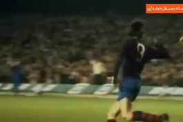 زیباترین گل تاریخ یوهان کرایوف برای بارسلونا که در مقابل اتلتیکو مادرید در سال 1973 به ثمر رسید ستاره هلندی نقش پررنگی در تاریخ کاتالان ها دارد