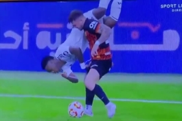 وینی رو بازیکن مایورکا سوار میشه بعد که بازیکن مایورکا پا میشه خطاش گرفته میشه😂 لالیگا عالیه حتما نصب کنید