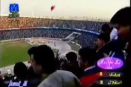 زیباترین گل تاریخ علی کریمی در دربی ها / علی کریمی اسطوره تیم ملی ایران و پرسپولیس از موفق ترین بازیکنان تاریخ ایران محسوب میشود او گلهایی حساسی را توانست برای پرسپولیس به ثمر برساند 