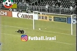شلیک فراموش‌ نشدنی کریم باقری از راه دور به دروازه تیم منتخب جهان؛ وقتی ستاره ایرانی تور دروازه پیتر اشمایکل اسطوره منچستریونایتد را به لرزه درآورد