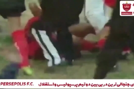 زیباترین گل علی کریمی در تاریخ بازی های پرسپولیس و استقلال در سال ۷۹ و با یک ضربه قیچی برگردان در دقیقه ۸۹ دربی پنجاهم به ثمر رسید؛ جادوگر آسیا در این بازی یک پاس گل هم داد
