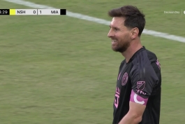 گل دیدنی لیونل مسی از پشت محوطه جریمه به نشویل(کیفیت بالا)