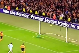 🤣 خنده‌ دارترین و اغراق‌ آمیزترین جشن گل تاریخ فوتبال که در فضای مجازی دست به دست می‌شود؛ با الهام از جیمی بولارد، اسطوره کمدی فوتبال