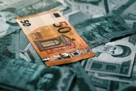 مشاهده قیمت لحظه‌ای دلار، طلا و سکه امروز شنبه ۲۲ آذر ۱۴۰۴