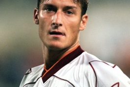 فرانچسکو توتی - حضور در رم: ؟-1993 (672 بازی) - Francesco Totti