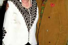 پل گاسکویین در کنار مارگارت تاچر (نخست وزیر سابق انگلستان) - Gazza With his arm around Mrs Thatcher in October 1990 - everyone wanted a piece of him after Italia 90
