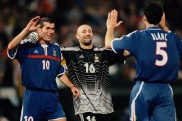 Zinedine Zidane, Fabien Barthez, and Laurent Blanc celebrate after their victory in the 2000 UEFA European Championship final, France vs Italy (2-1).