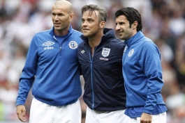 زین الدین زیدان و لوییس فیگو در کنار رابی ویلیامز (خواننده مشهور انگلیسی) - Zinedine Zidane & Luis Figo & Robbie Williams
