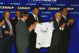 Zinedine Zidane will wear the No. 5 when playing for Real Madrid.  2001