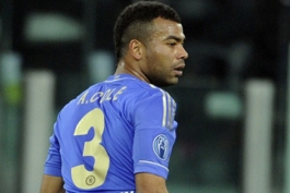 اشلی کول با چلسی تمدید کرد