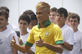 رونمایی از پیراهن جدید تیم ملی برزیل با نیمار (عکس)