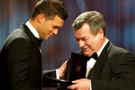 مراسم اهدای جایزه بهترین بازیکن دهه اخیر فوتبال آلمان به میشائیل بالاک (عکس)
