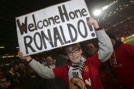 واکنش هواداران منچستریونایتد به بازگشت رونالدو به اولدترافورد (عکس)