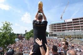 صرفا جهت یادآوری یه طرفداران دیگرتیما:خیلی زیرمایید!