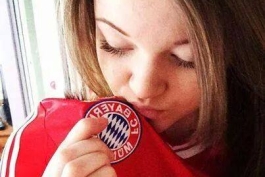 بوسه بزن،که خوب جایی بوسه میزنی!