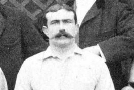 نخستین کاپیتان تاریخ باشگاه لیورپول