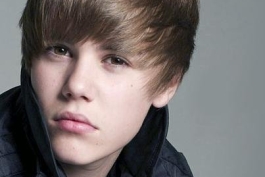 بچه ها یه سوال چرا این جاستین بیبر این قدر منفوره  خودم خیلی نمیشناسمش فقط یه چنتا عکس ازش دیدم