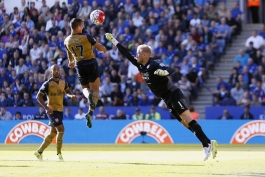 درحال حاضر سانچز جزوه 6تا بازیکن اول جهان هستش..البته اگر سومیش نباشه...