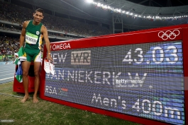 المپیک ریو 2016؛ رکورد شکن دوی 400 متر؛ هوادار لیورپول با یک مربی 73 ساله