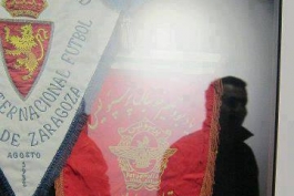 پرچم پرسپولیس در موزه منچستریونایتد