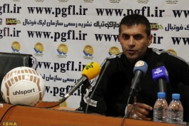 کنفرانس خبری پس از بازی استقلال-استقلال خوزستان؛ ویسی: بازیکنان‌مان فکر کردند در زمین خاکی بازی می‌کنیم